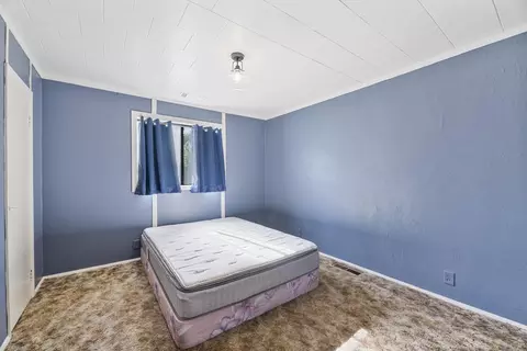 Bedroom - 552 Gray Ct, Central Point, OR 97502 photo 2 of 2