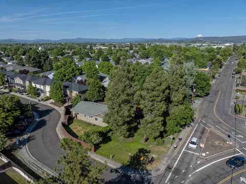 View/Area - 552 Gray Ct, Central Point, OR 97502 photo 3 of 4