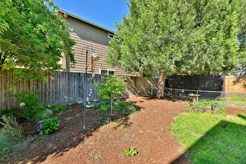 Exterior - 552 Gray Ct, Central Point, OR 97502 photo 9 of 12
