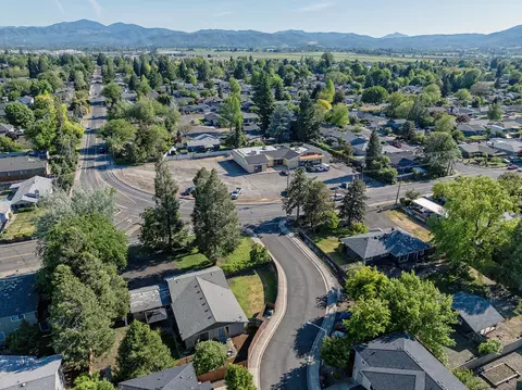 View/Area - 552 Gray Ct, Central Point, OR 97502 photo 4 of 4