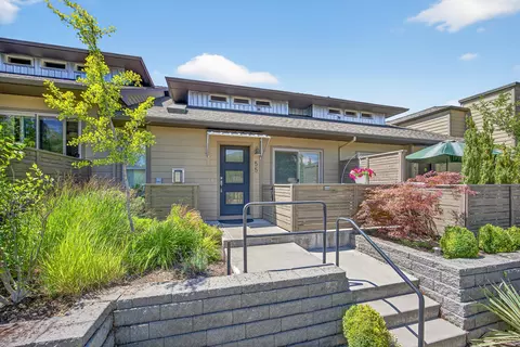 55 N Mountain Ave, Ashland, OR 97520