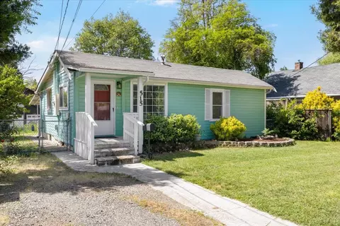 515 SE Riverside Ave, Grants Pass, OR 97526