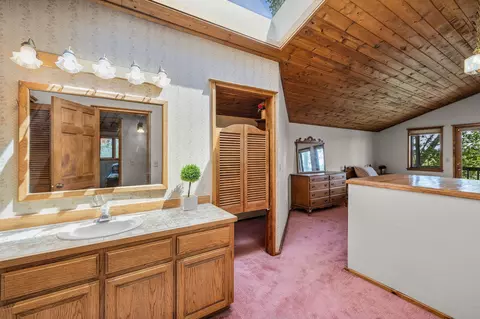 Bath - 62820 Dickey Rd, Bend, OR 97701 photo 3 of 4