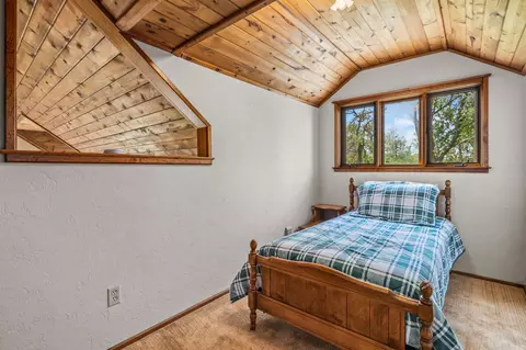 Bedroom - 62820 Dickey Rd, Bend, OR 97701 photo 3 of 6