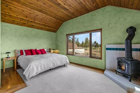 Bedroom - 62820 Dickey Rd, Bend, OR 97701 photo 1 of 6