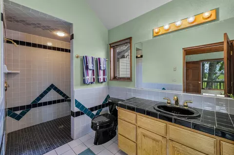 Bath - 62820 Dickey Rd, Bend, OR 97701 photo 2 of 4