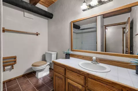 Bath - 62820 Dickey Rd, Bend, OR 97701 photo 4 of 4