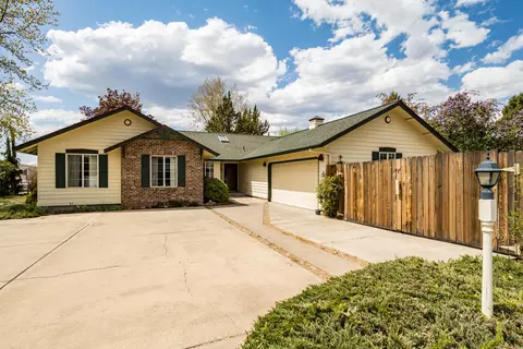 2955 NE Alpenglow Pl, Bend, OR 97701