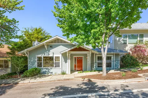 817 N Mountain Ave, Ashland, OR 97520