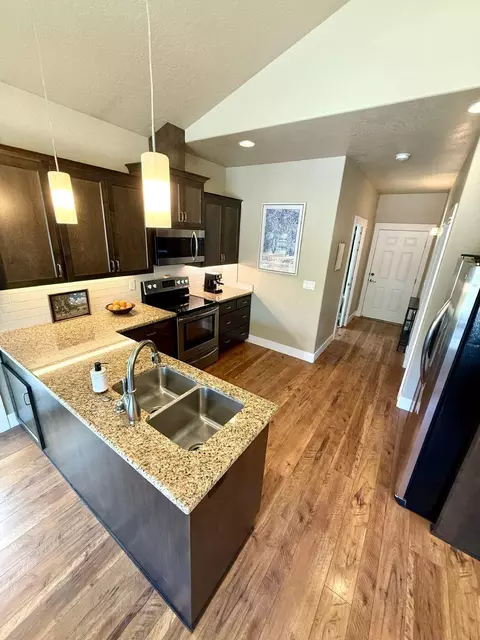 522 Blue Moon Dr, Central Point, OR 97502 photo 6