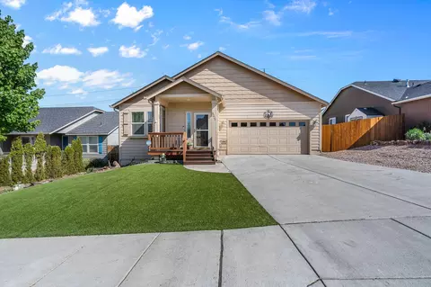 3325 SW Antler Ridge Ln, Redmond, OR 97756