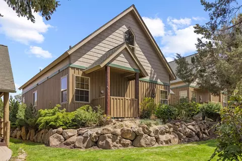 4647 Marsh Hawk Dr, Klamath Falls, OR 97601