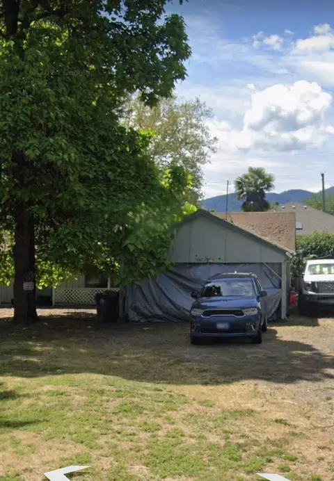 647 Ipson Dr, Medford, OR 97501