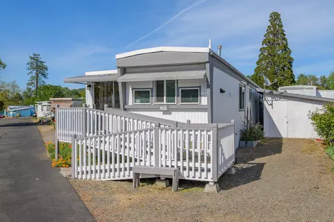 1241 Dowell Rd #28, Grants Pass, OR 97527