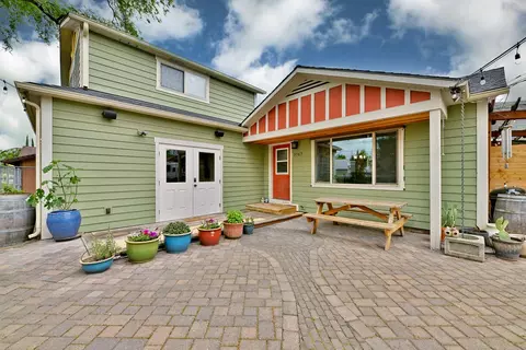 3747 Hilsinger Rd, Phoenix, OR 97535