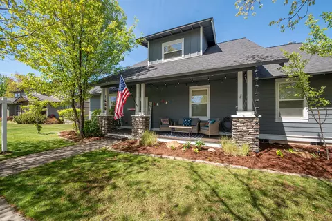 1655 NW Hemlock Ave, Redmond, OR 97756