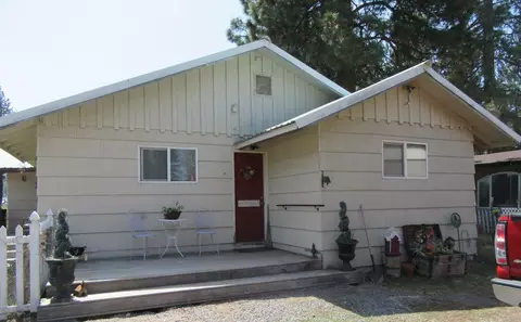 610 S Applegate Ave, Chiloquin, OR 97624 photo 2