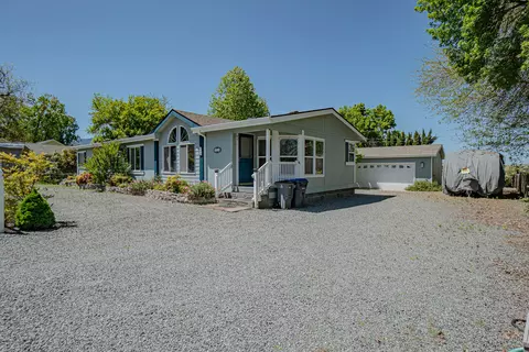 445 Lani Way, Talent, OR 97540