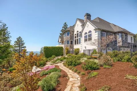 6430 Pine Ridge Dr, Medford, OR 97504