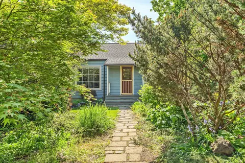 54 Gresham St, Ashland, OR 97520