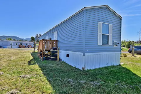 135 N Phoenix Rd #SPC 54, Medford, OR 97501