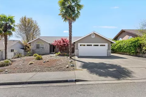 905 NW Regent Dr, Grants Pass, OR 97526