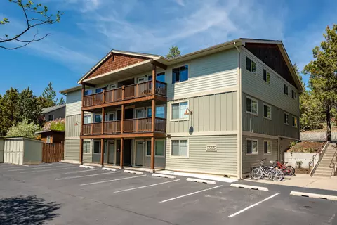1030 NW Roanoke Ave #15, Bend, OR 97703