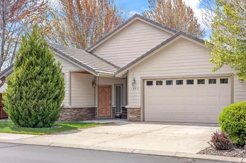 1803 NW 18th St, Redmond, OR 97756