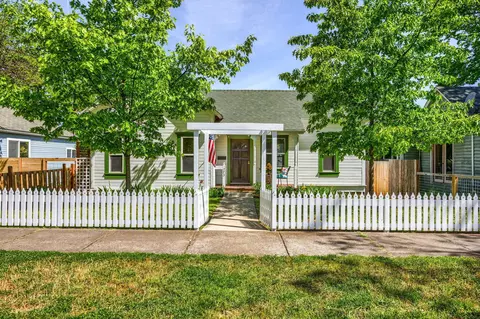 773 B St, Ashland, OR 97520
