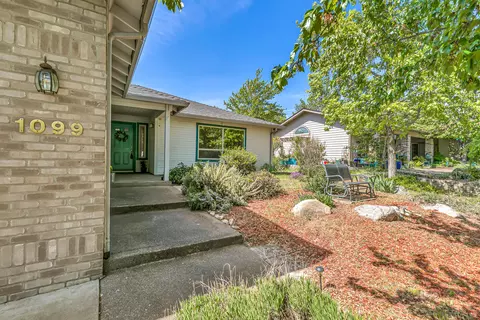 1099 Oak Knoll Dr, Ashland, OR 97520