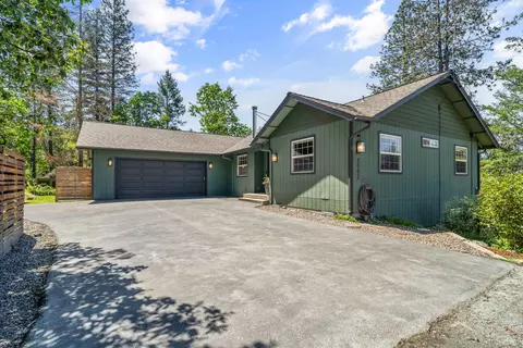 3003 Midway Ave, Grants Pass, OR 97527 photo 1