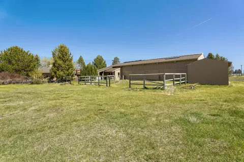 Exterior - 20875 Sholes Rd, Bend, OR 97702 photo 16 of 18