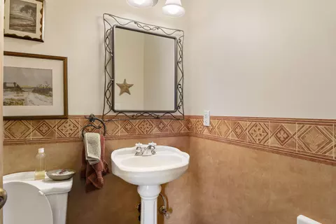 Bath - 20875 Sholes Rd, Bend, OR 97702 photo 4 of 8