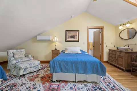 Bedroom - 20875 Sholes Rd, Bend, OR 97702 photo 3 of 10