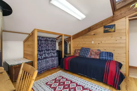 Bedroom - 20875 Sholes Rd, Bend, OR 97702 photo 7 of 10