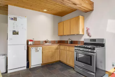 Kitchen - 20875 Sholes Rd, Bend, OR 97702 photo 5 of 5