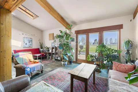 Living - 20875 Sholes Rd, Bend, OR 97702 photo 4 of 5