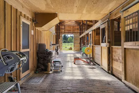 Entry Way - 20875 Sholes Rd, Bend, OR 97702 photo 9 of 11