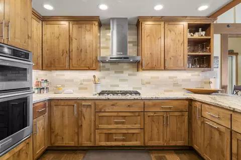 Kitchen - 20875 Sholes Rd, Bend, OR 97702 photo 3 of 5