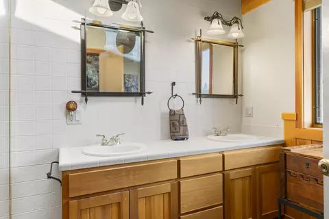 Bath - 20875 Sholes Rd, Bend, OR 97702 photo 7 of 8