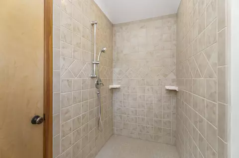 Bath - 20875 Sholes Rd, Bend, OR 97702 photo 6 of 8