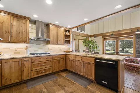 Kitchen - 20875 Sholes Rd, Bend, OR 97702 photo 2 of 5