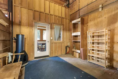 Entry Way - 20875 Sholes Rd, Bend, OR 97702 photo 11 of 11