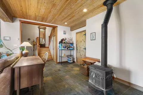 Entry Way - 20875 Sholes Rd, Bend, OR 97702 photo 6 of 11