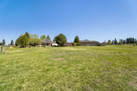 Exterior - 20875 Sholes Rd, Bend, OR 97702 photo 17 of 18