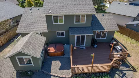 20050 Old Rock House Rd, Bend, OR 97702