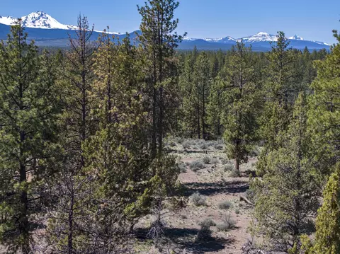 62947 Levins Ln, Bend, OR 97703