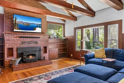 Living - 2368 Upper River Rd Loop, Grants Pass, OR 97526 photo 2 of 2