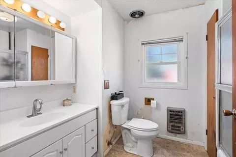 Bath - 2368 Upper River Rd Loop, Grants Pass, OR 97526 photo 1 of 2