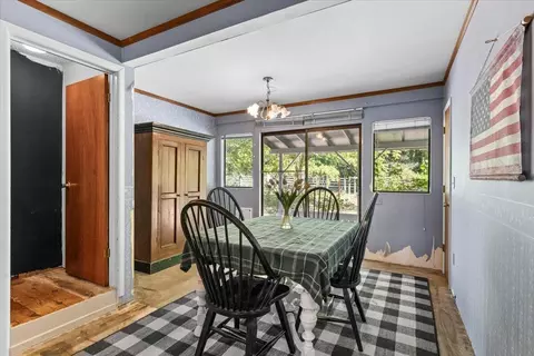 Dining - 2368 Upper River Rd Loop, Grants Pass, OR 97526 photo 2 of 2